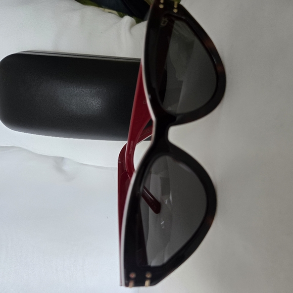 Dior Red and Black Sunglasses with Classic Angular Design - Picture 1 of 10